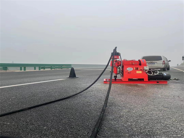 新泰马路路基路面开裂下沉注浆加固灌浆