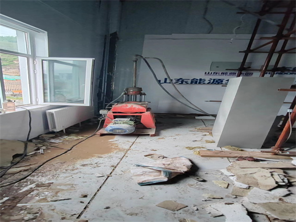 新泰地基基础下沉墙体裂缝加固注浆顶升施工