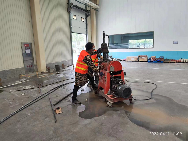 新泰厂房地面下沉塌陷注浆加固施工